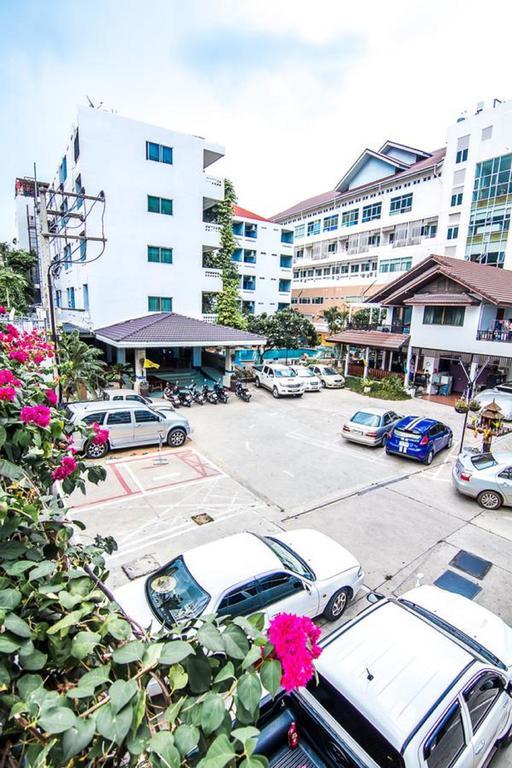 Sutus Court 3 Hotell Pattaya Eksteriør bilde