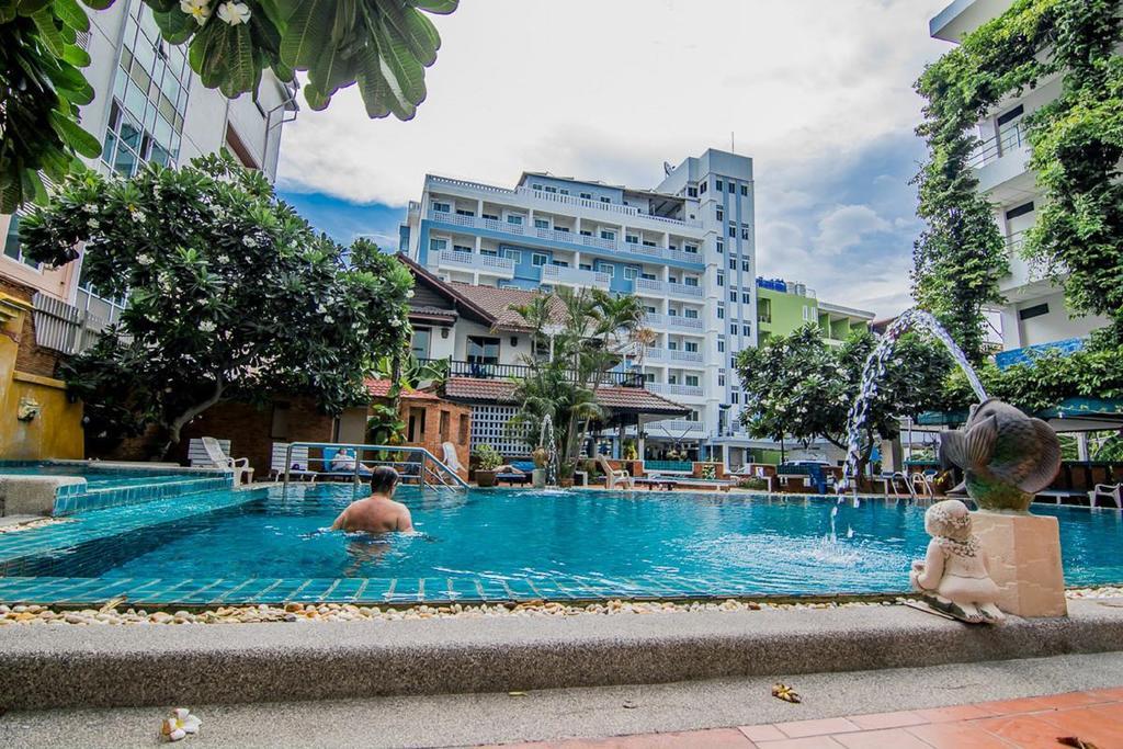 Sutus Court 3 Hotell Pattaya Eksteriør bilde