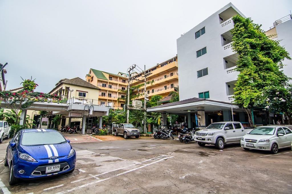 Sutus Court 3 Hotell Pattaya Eksteriør bilde