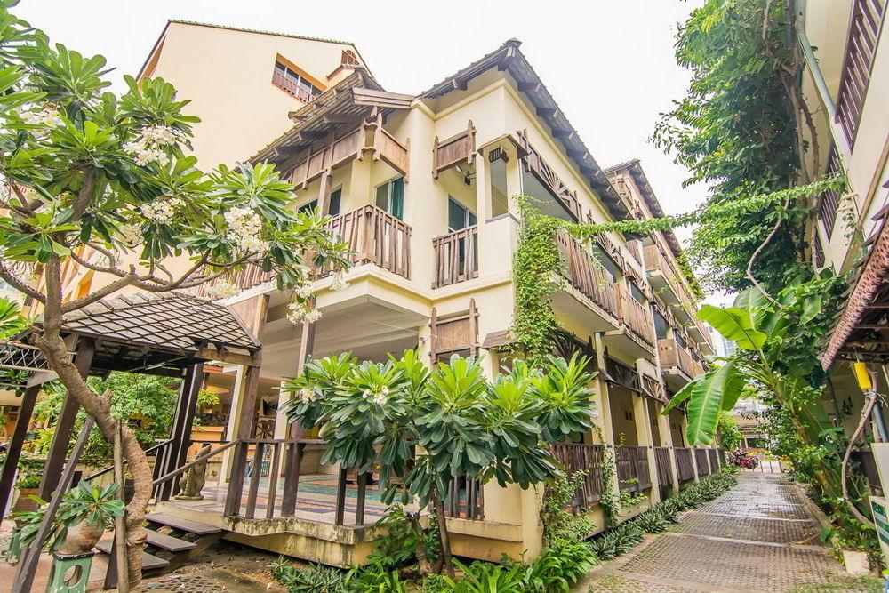 Sutus Court 3 Hotell Pattaya Eksteriør bilde