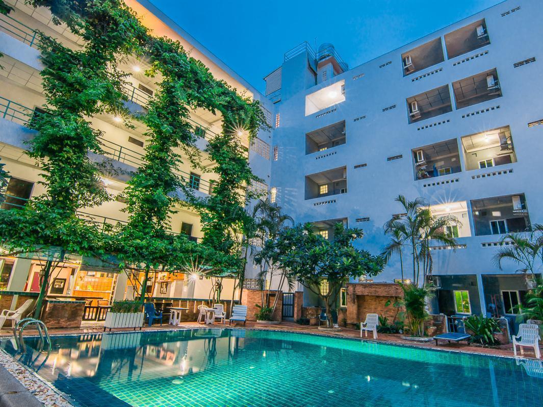Sutus Court 3 Hotell Pattaya Eksteriør bilde
