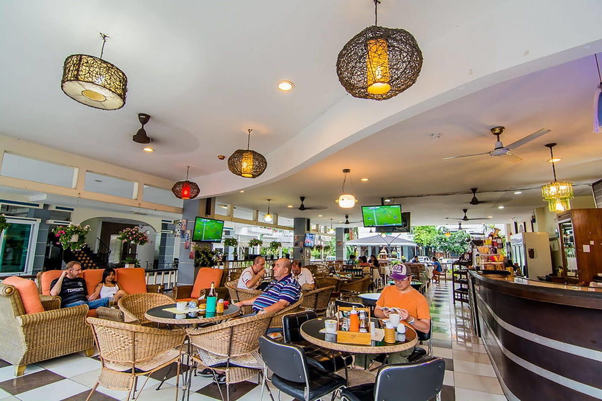 Sutus Court 3 Hotell Pattaya Eksteriør bilde
