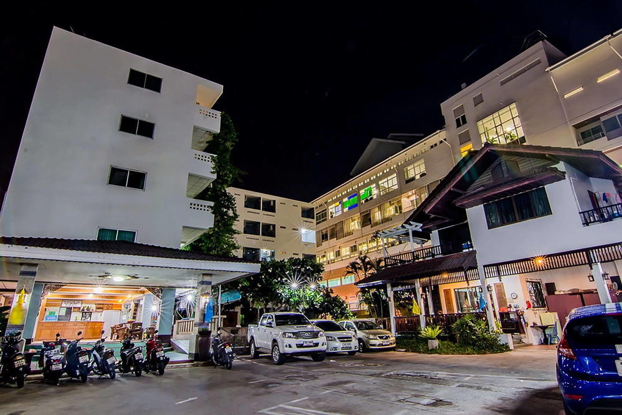 Sutus Court 3 Hotell Pattaya Eksteriør bilde