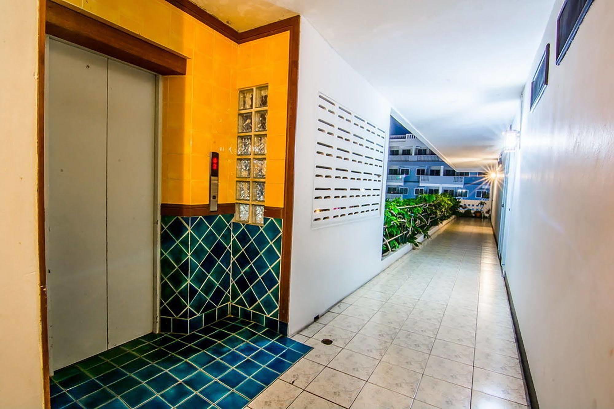 Sutus Court 3 Hotell Pattaya Eksteriør bilde