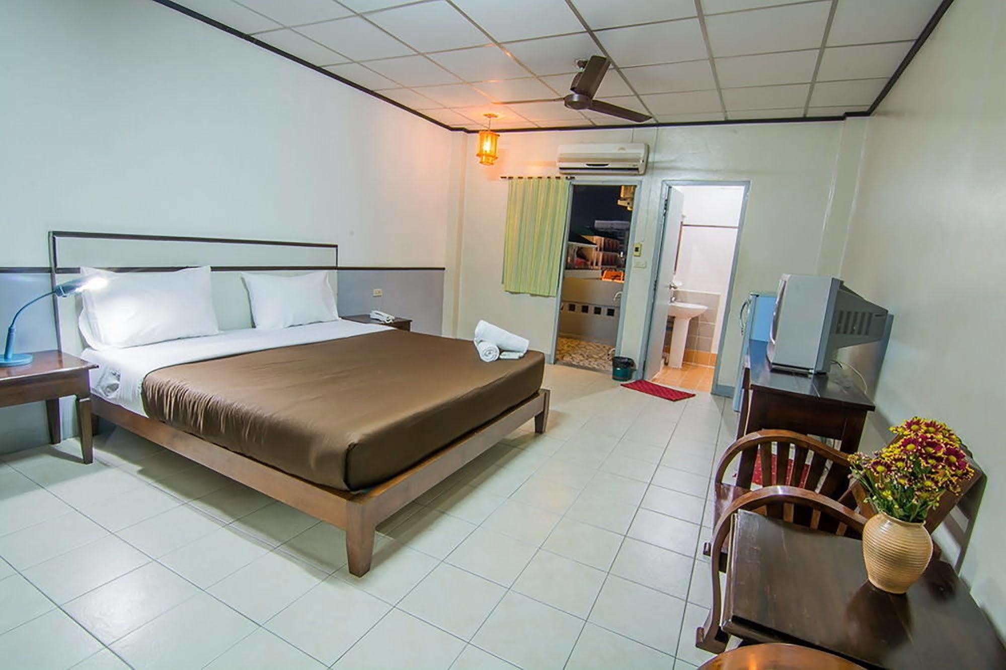 Sutus Court 3 Hotell Pattaya Eksteriør bilde