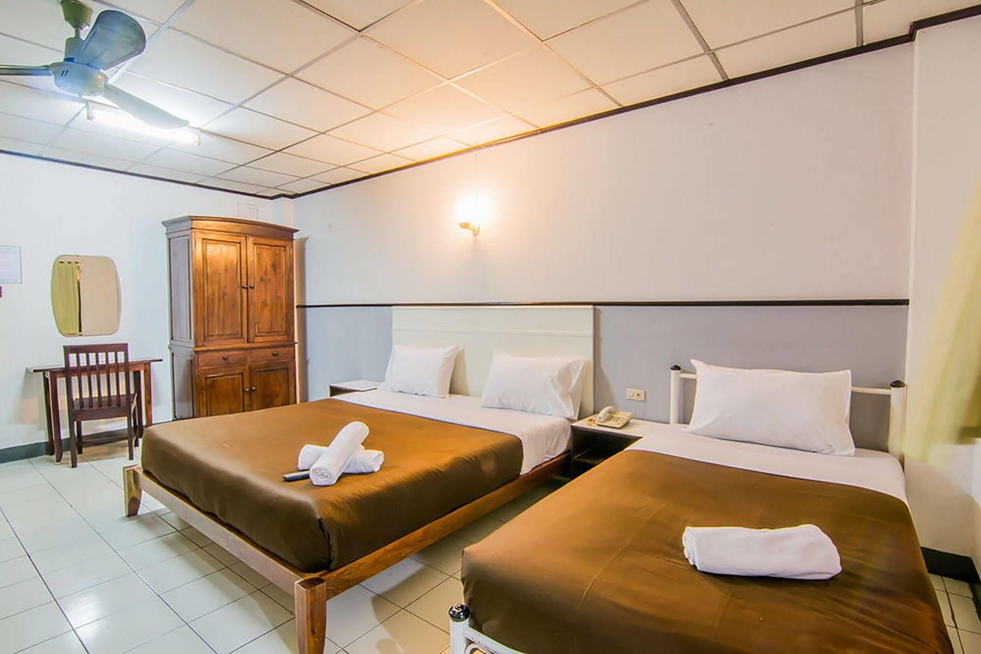 Sutus Court 3 Hotell Pattaya Eksteriør bilde