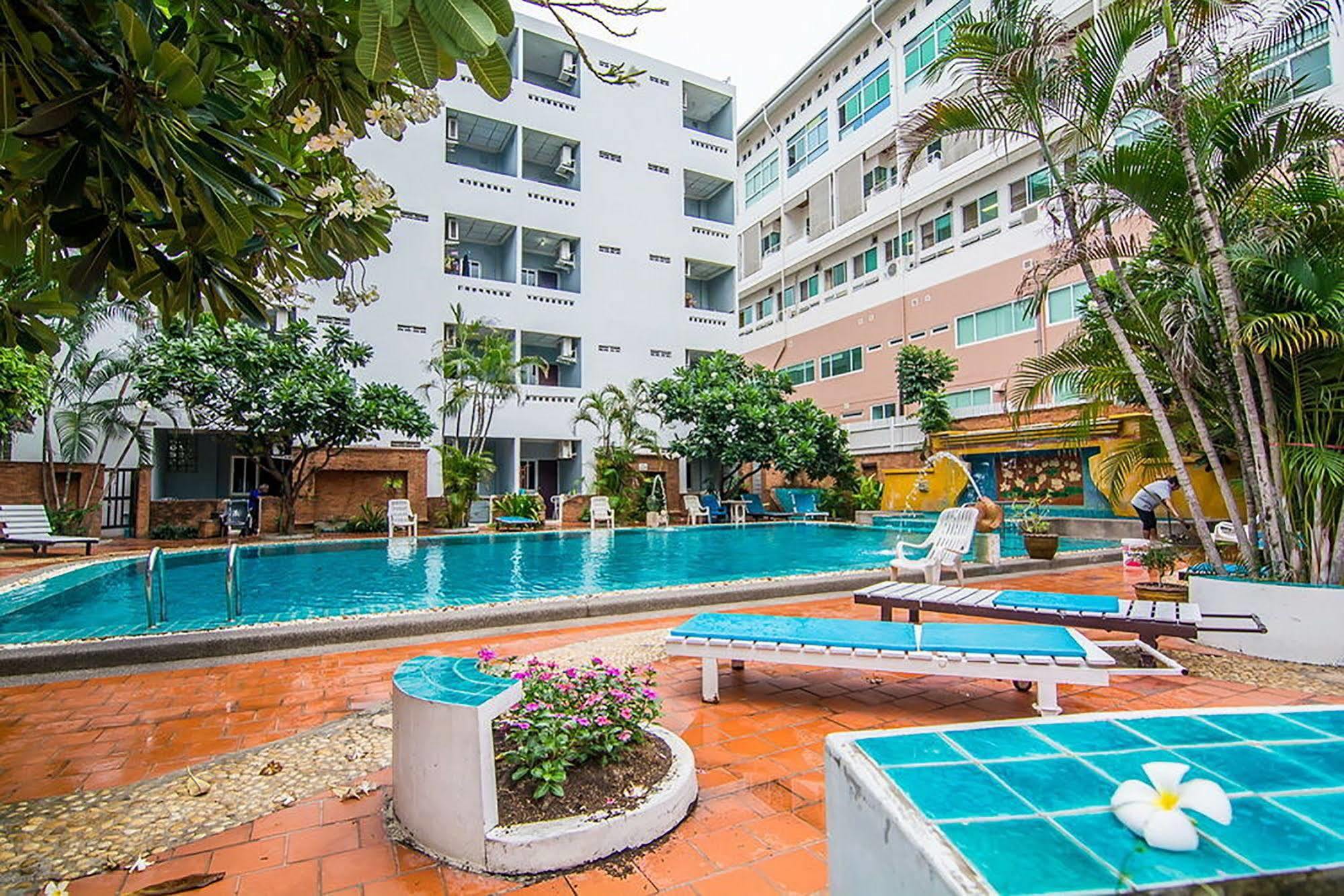 Sutus Court 3 Hotell Pattaya Eksteriør bilde