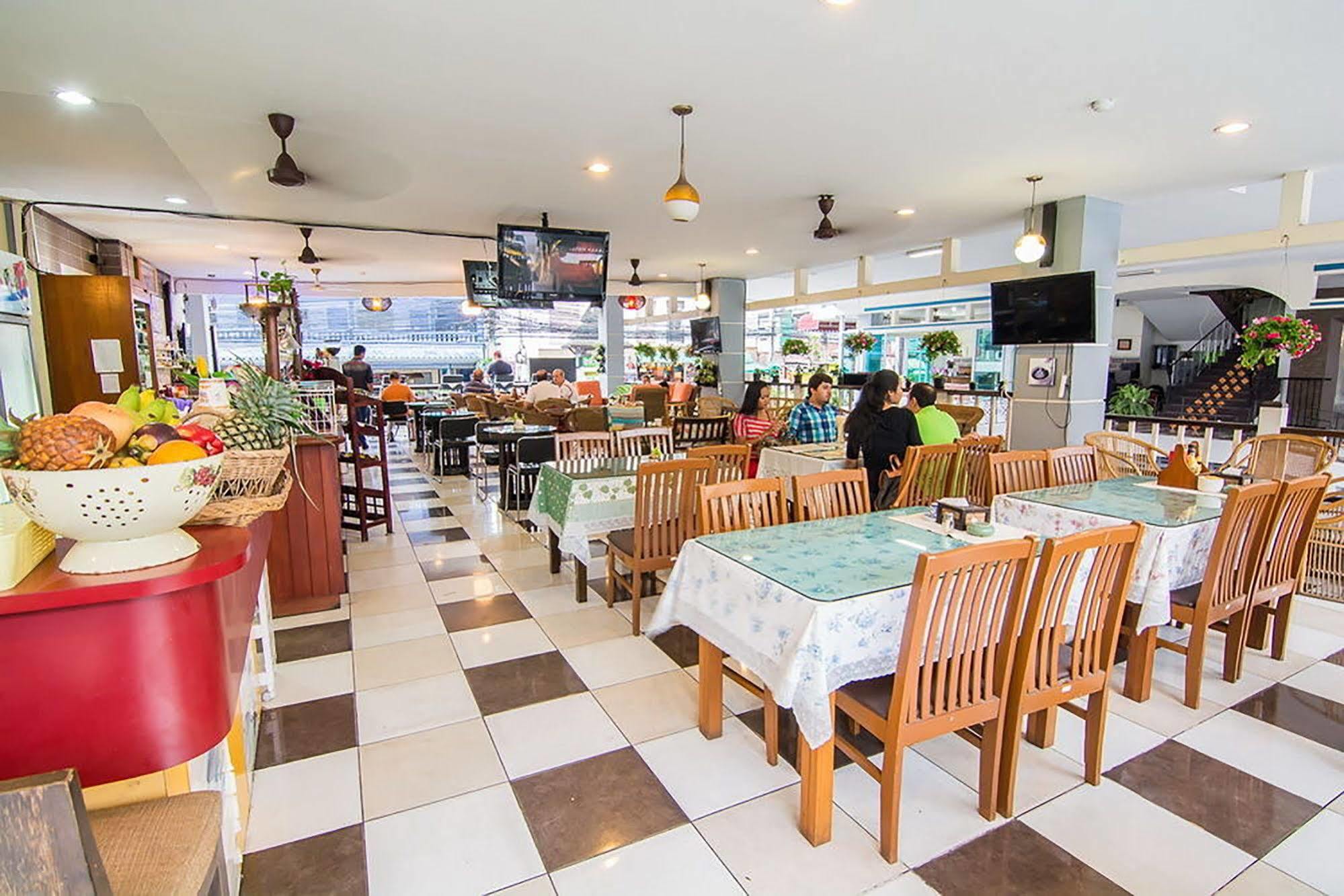 Sutus Court 3 Hotell Pattaya Eksteriør bilde
