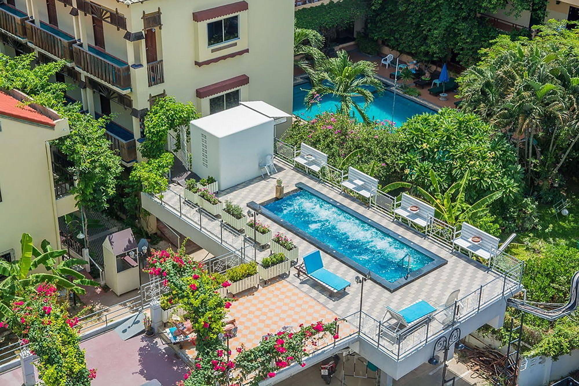 Sutus Court 3 Hotell Pattaya Eksteriør bilde